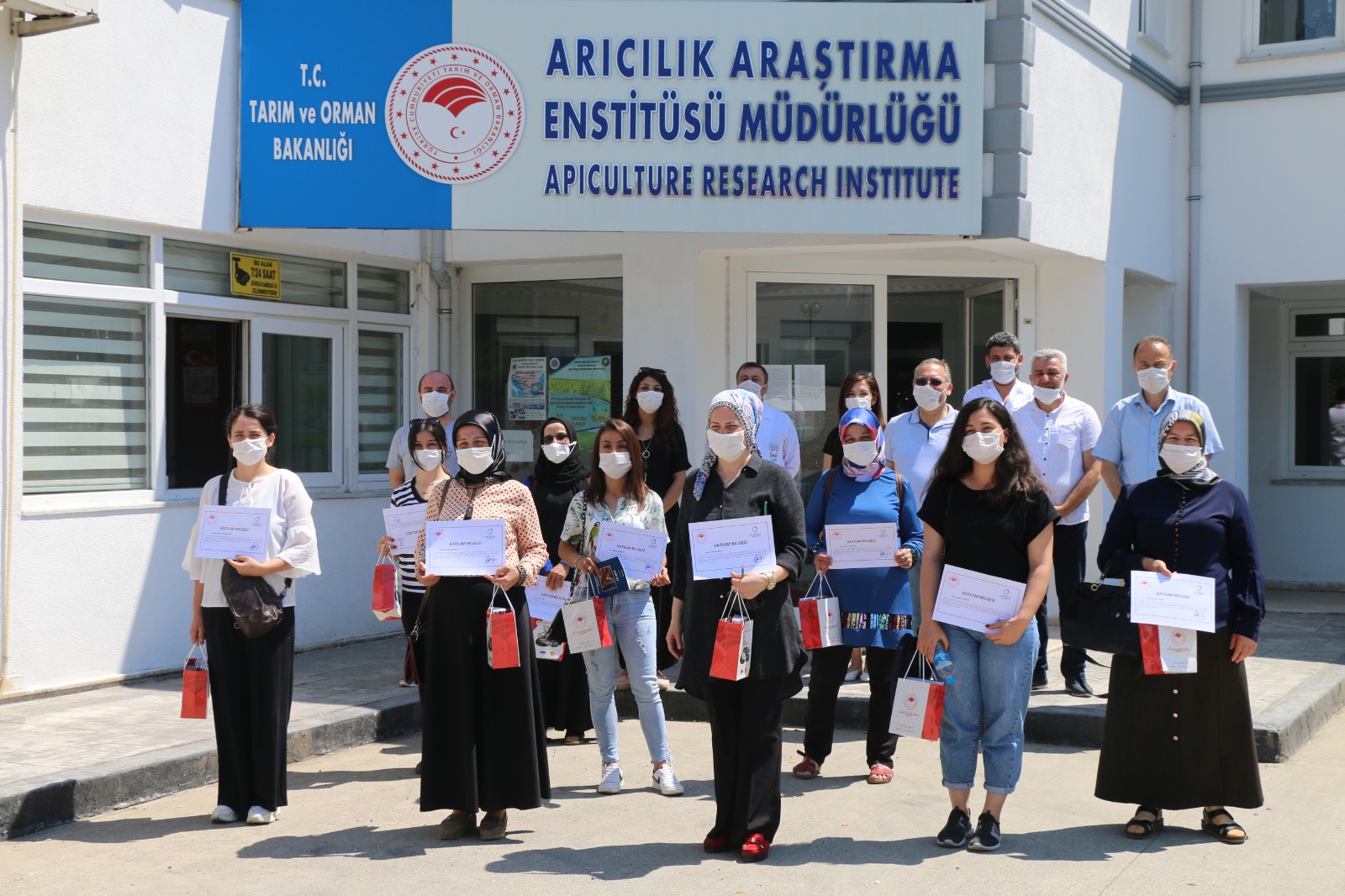 ÖNDER KADIN ARICILAR SERTİFİKALARINI ALDI